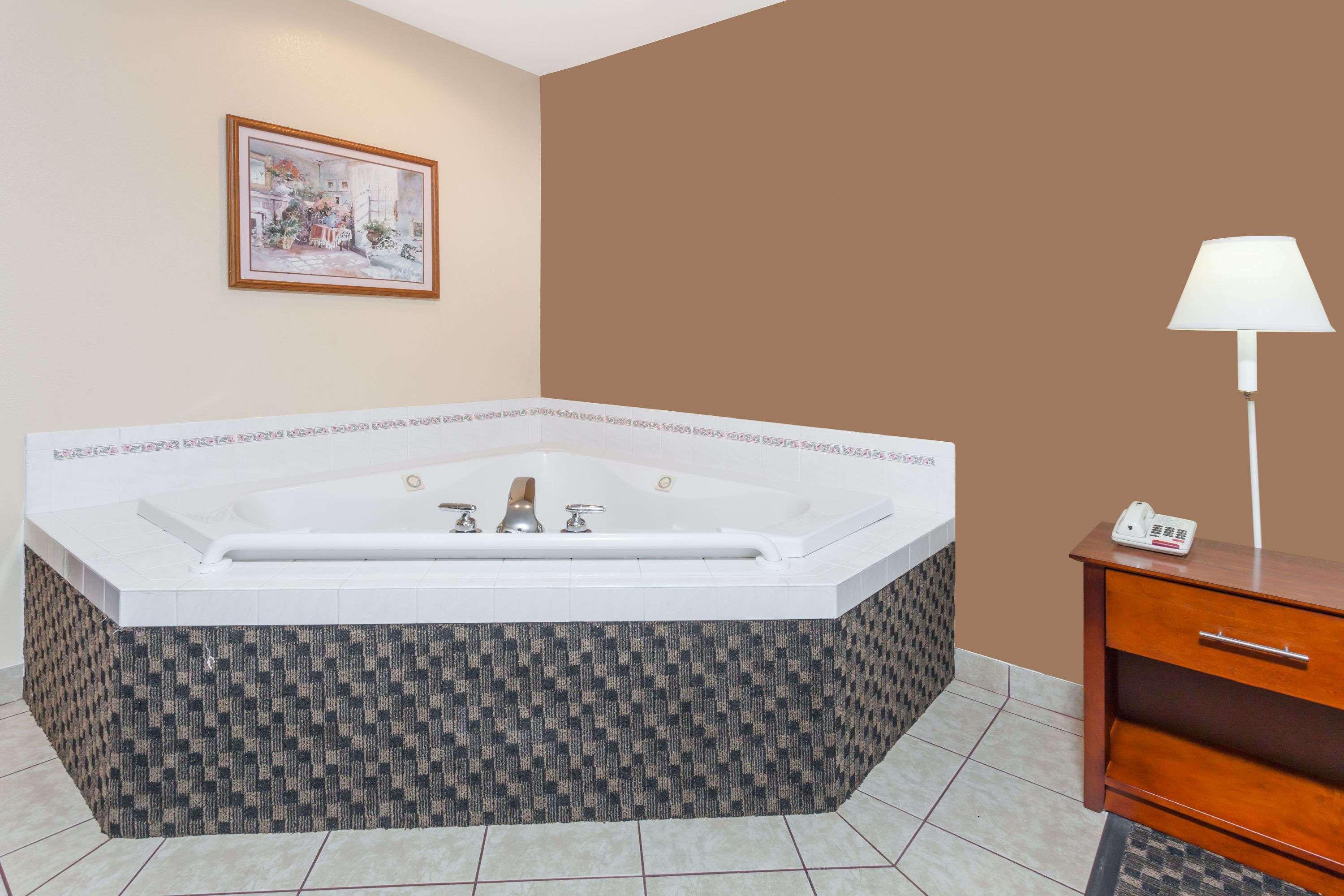 Days Inn By Wyndham Imlay City Экстерьер фото