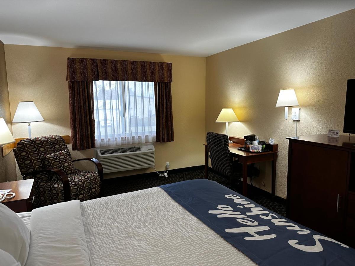 Days Inn By Wyndham Imlay City Экстерьер фото