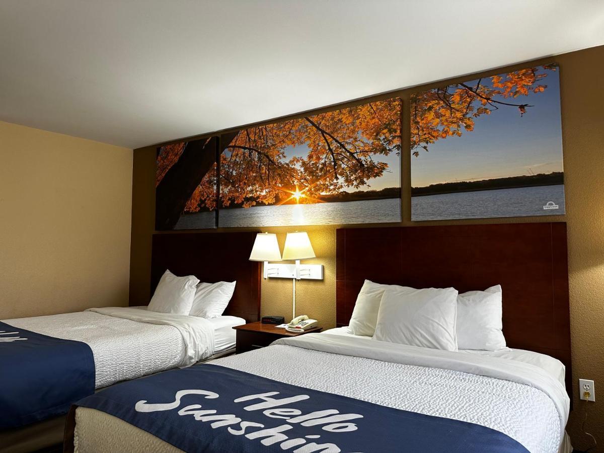 Days Inn By Wyndham Imlay City Экстерьер фото