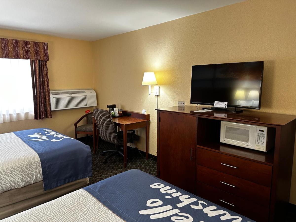 Days Inn By Wyndham Imlay City Экстерьер фото