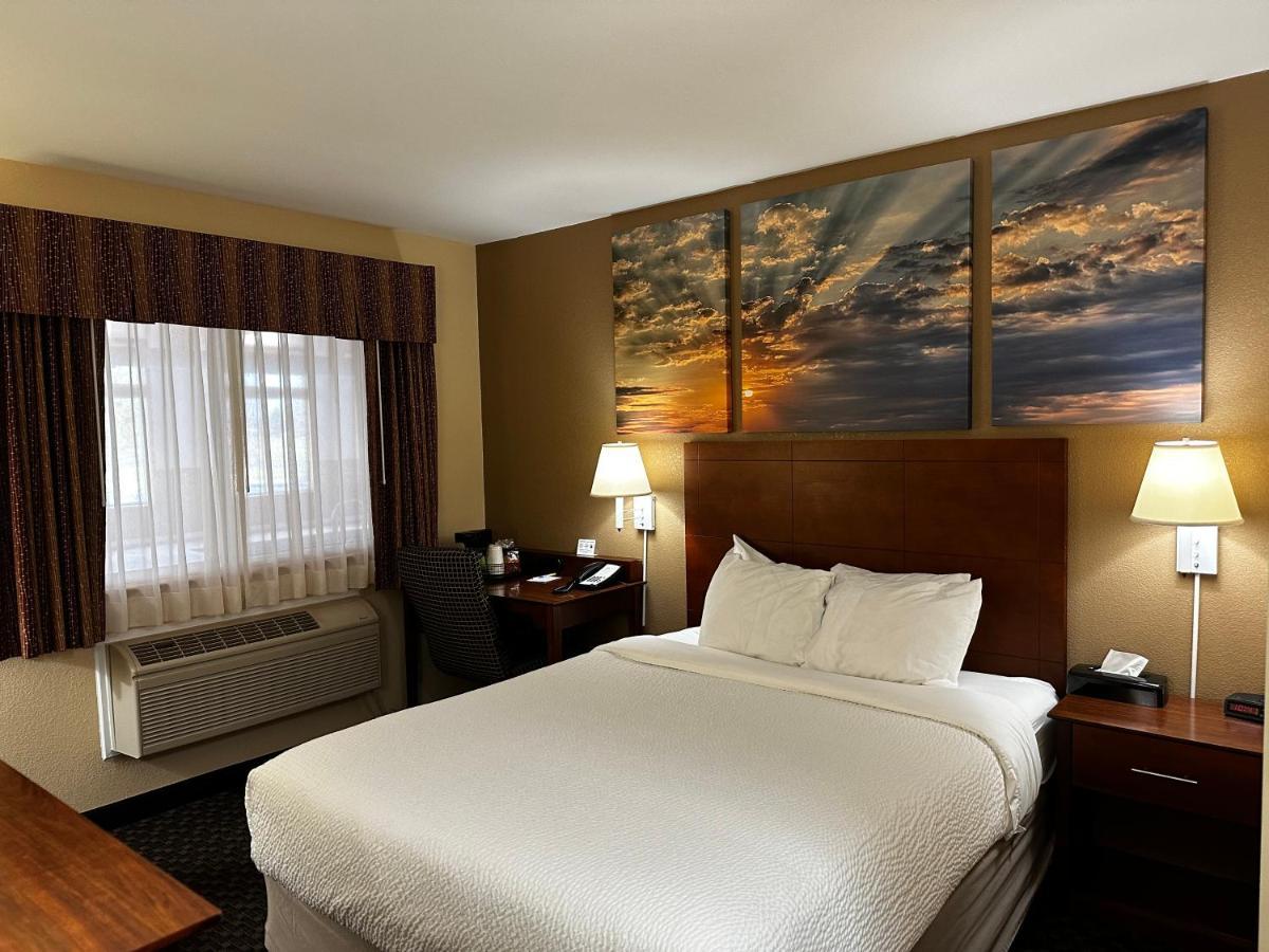 Days Inn By Wyndham Imlay City Экстерьер фото