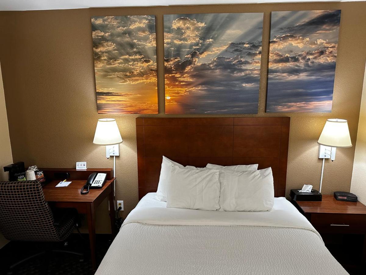 Days Inn By Wyndham Imlay City Экстерьер фото