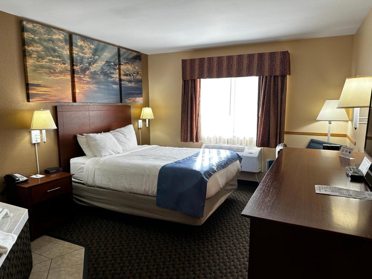 Days Inn By Wyndham Imlay City Экстерьер фото