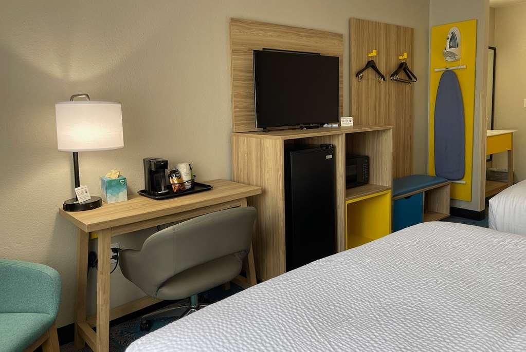 Days Inn By Wyndham Imlay City Номер фото