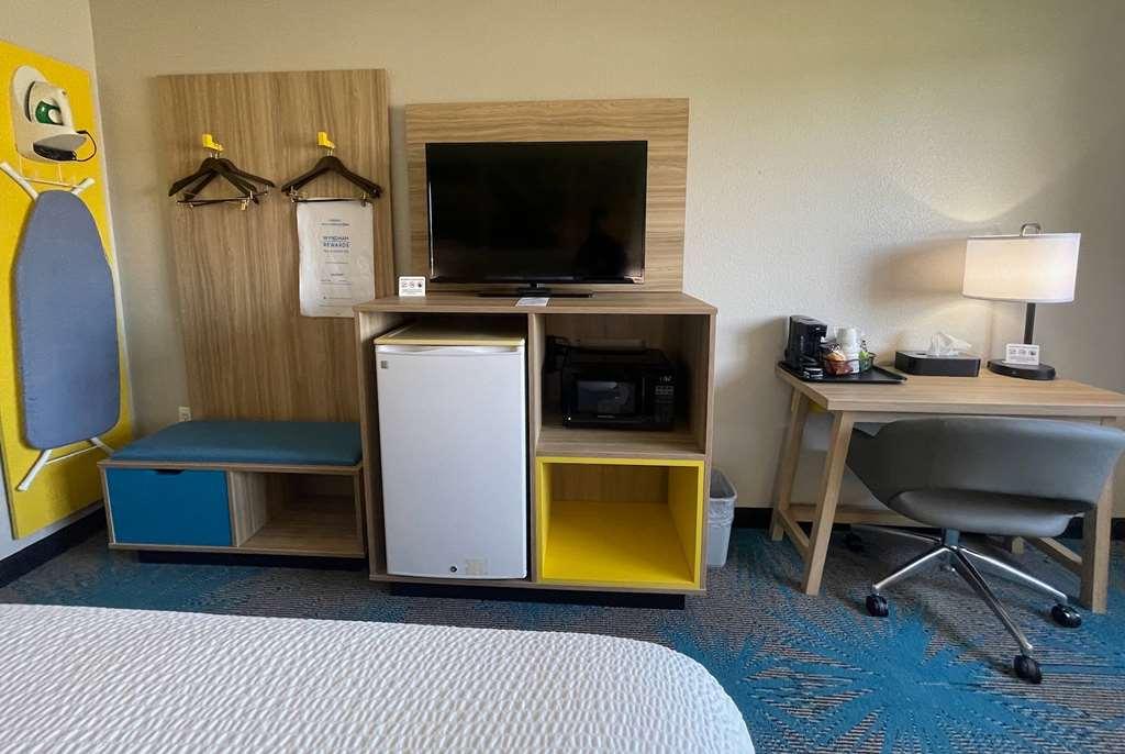 Days Inn By Wyndham Imlay City Номер фото